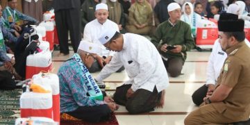 Pj Bupati Peusijuk dan Lepaskan 84 Calon Jamaah Haji Aceh Besar