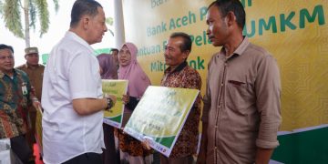 Penjabat Gubernur Serahkan Bantuan CSR Bank Aceh untuk Pelaku Usaha di Aceh Selatan dan Abdya