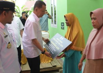 Penjabat Gubernur Serahkan 3 Unit Rumah Baitul Mal di Aceh Jaya