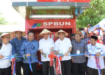 Didampingi Penjabat Gubernur, Menkop UKM Resmikan SPBUN Mon Ikeun