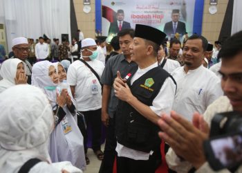 Penjabat Gubernur Lepas Keberangkatan Jamaah Calon Haji Embarkasi Aceh Kloter 1