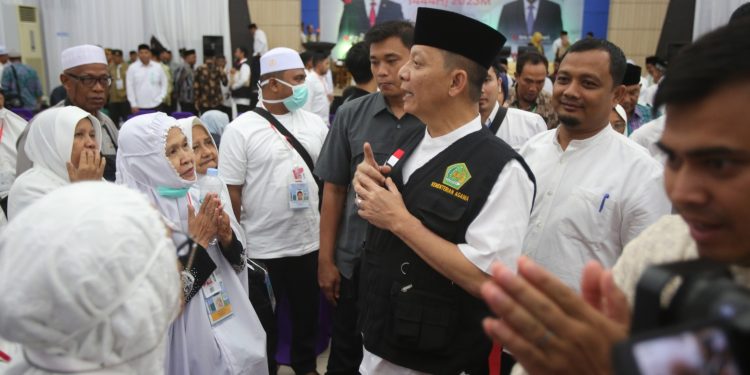 Penjabat Gubernur Lepas Keberangkatan Jamaah Calon Haji Embarkasi Aceh Kloter 1