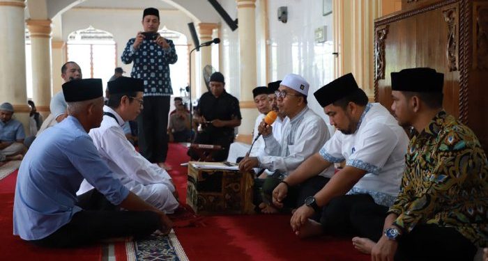 Pj Bupati Aceh Besar Saksikan Pensyahadatan Warga Tionghoa di Masjid Al Jihad Montasik