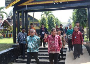 Kegiatan Indonesia Expo dan Forum 2023, Sekda Aceh dan Dirjen PUM Kunjungi Anjungan Aceh di TMII