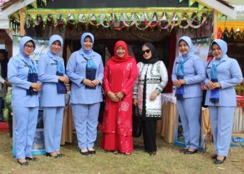 PIA Ardhya Garini Lanud SIM Kunjungi Stand DW Disparpora Aceh Besar