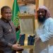 Takjub dengan Program Tahfiz Aceh Besar, Kepala Atase Agama Saudi Pakaikan Jubah Arab kepada Pj Bupati