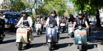 Penjabat Gubernur Ikut Konvoi Bareng Peserta Aceh Vespa Festival 2023 