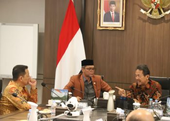 Penjabat Gubernur Aceh dan Anggota DPR RI TA Khalid Bertemu Menteri KKP RI