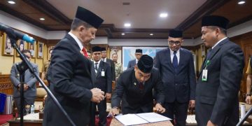 Penjabat Gubernur Lantik Direksi Bank Aceh Syariah