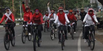 Pj Ketua TP PKK Aceh Besar Bersama PIA AG Lanud SIM Gowes Hari Bakti ke-76 TNI AU