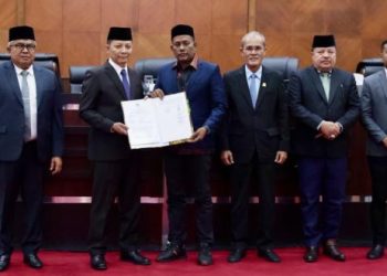 Penjabat Gubernur Sampaikan Pendapat Akhir di Sidang Paripurna DPRA