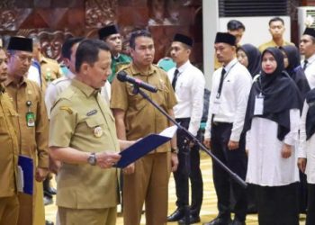 Lantik 3.247 PNS dan P3K Guru, Achmad Marzuki: Ajarkan Penghormatan, Kedisiplinan dan Etika pada Anak Didik