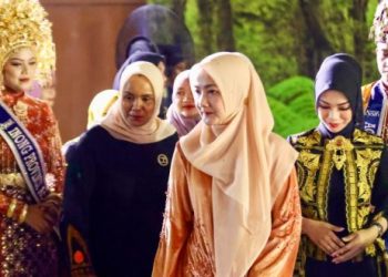 Pj. Ketua PKK Aceh Hadiri Malam Penobatan Agam Inong 2023
