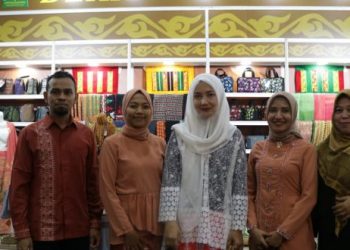 Ketua Dekranasda Aceh Sambangi Inacraf on Oktober, Sejumlah Hasil Kerajinan Aceh Dipamerkan