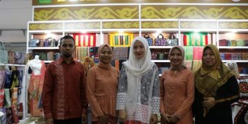 Ketua Dekranasda Aceh Sambangi Inacraf on Oktober, Sejumlah Hasil Kerajinan Aceh Dipamerkan