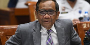 Cawapres Mahfud Ungkap Banyak Anggota DPR Sok Keras di Rapat tapi Pesan Proyek