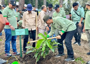 Asisten III Sekda Aceh Hadiri Gerakan Menanam Pohon di Saree