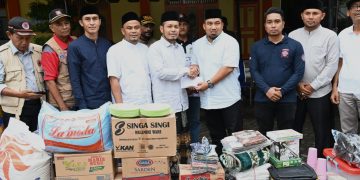 Pj Bupati Aceh Besar Serahkan Bantuan Kepada Dayah Babul Maghfirah