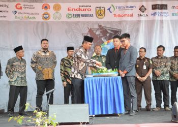 Asisten Sekda Aceh Berbagi Motivasi Raih Kesuksesan untuk Siswa SMA 10 Fajar Harapan