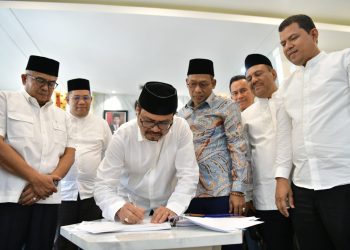 Pj Gubernur Saksikan TAPA dan Ketua DPRA Teken Pengesahan APBA 2024