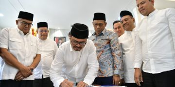 Pj Gubernur Saksikan TAPA dan Ketua DPRA Teken Pengesahan APBA 2024