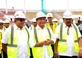 Pj Gubernur Dampingi Menko PMK Muhadjir Effendy Tinjau Persiapan Stadion Lhong Raya