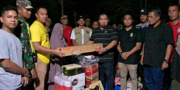 Usai Api Dijinakkan, Pj Bupati Iswanto Langsung Antar Bantuan Masa Panik Korban Kebakaran di KBJ