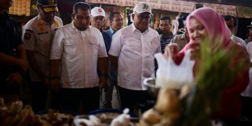 Pj Bupati Aceh Besar Dampingi Gubernur Pantau Stok dan Harga Pangan di Pasar Lambaro