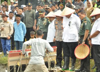 Pj Bupati Aceh Besar Dampingi Pj Gubernur Hadiri Gerakan Tanam Antisipasi Darurat Pangan