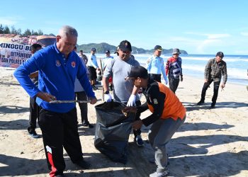 Pemkab Aceh Besar Kembali Gelar Satu Jam Pungut Sampah di Pantai Pulo Kapok
