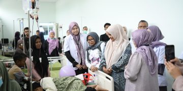 Mellani Subarni Bezuk Pasien Thalasemia di RSUSDZA