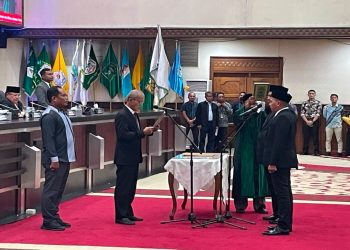 Dua Anggota PAW DPR Aceh Dilantik