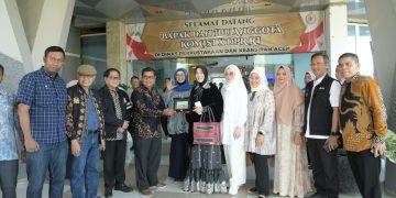 Sambut Tim Komisi X DPR RI, Kadis DPKA Perkenalkan Perpustakaan Aceh