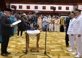 Lantik 3 Pj Bupati, Bustami Ingatkan Kesuksesan Penyelenggaraan PON dan Pilkada