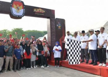 Lepas Peserta Jalan Sehat Pilkada Aceh, Pj Gubernur Ajak Kawal Pilkada Agar Benar benar Demokratris