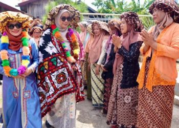 Pj Ketua Dekranasda Aceh Kunjungi Desa Kerajinan Toweren Antara