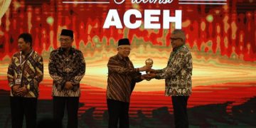 Jangkauan Layanan JKN Aceh Merata, Pemerintah Aceh Terima Penghargaan Universal Health Coverage (UHC)