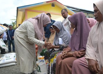 Pj Ketua TP PKK Aceh Launching Penyaluran Cadangan Pangan Pemerintah Tahap ke-3 di Blang Bintang