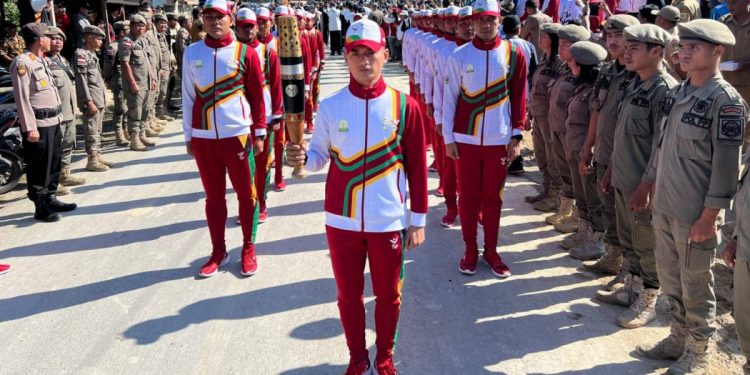 Canda Ria Warga Pakpak Bharat dengan Tim Kirab Api PON XXI Aceh