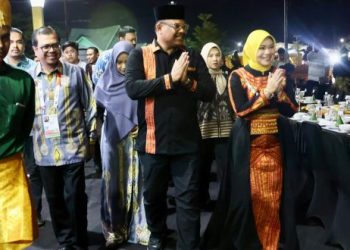 Pj Gubernur Safrizal Sambut Tamu dari Seluruh Indonesia dalam Gala Dinner Bertajuk Khanduri Raya