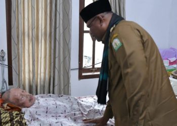 Pj Gubernur Safrizal Berkunjung ke Aceh Jaya, Hadiri Maulid Nabi dan Besuk Ulama yang Sakit