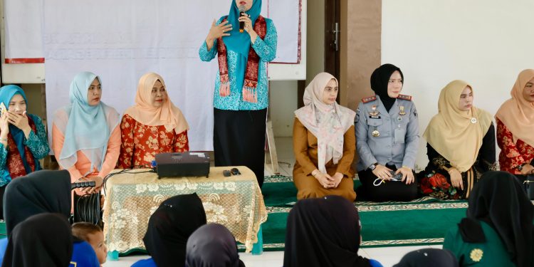 Peringati Hari Ibu, Pj Ketua TP PKK Safriati Sambangi Lapas Perempuan Sigli