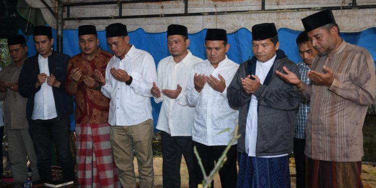 Wagub Fadhlullah Ziarahi Makam Aba Asnawi Lamno