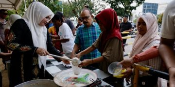 Ramadhan di Lhokseumawe, Marlina Berbaur dengan Warga Buka Puasa di Halaman Islamic Center