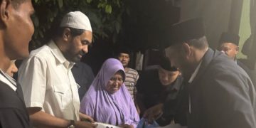 Beralas Tikar, Gubernur Muzakir Manaf Buka Puasa Bersama di Halaman Rumah Korban Konflik Aceh