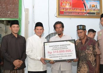 Wakil Gubernur Aceh Safari Ramadhan di Masjid Besar Peusangan Bireuen, Tinjau Progres Pembangunan dan Salurkan Bantuan