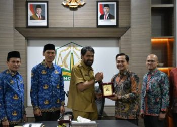 Gubernur Terima Kunjungan Silaturahmi Kepala OJK Aceh