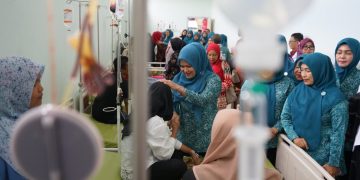 Peringati Hari Talasemia Sedunia, Istri Wakil Gubernur Aceh Santuni Pasien Talasemia di RSUDZA