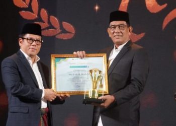 Gubernur Raih Penghargaan Kepala Daerah Peduli Pesantren