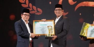 Gubernur Raih Penghargaan Kepala Daerah Peduli Pesantren